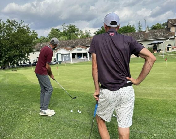 Cours golf perfectionnement Drôme : analyse vidéo swing, moniteurs diplômés, parcours 18T technique. Programmes sur mesure. Lyon 45min. ☎ 04 75 03 03 90