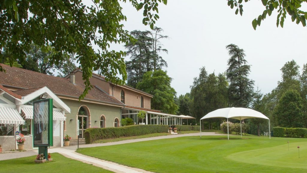 Restaurant panoramique au Golf d'Albon (26140). Cuisine traditionnelle, ravioles du Dauphiné, menu 22€. Terrasse vue golf, réceptions, séminaires. Entre Lyon-Valence.