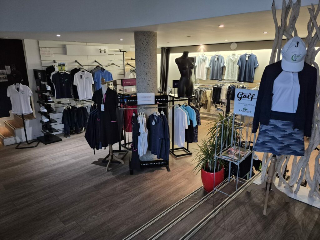 Découvrez le Pro Shop du Domaine Golf d'Albon : clubs, chaussures, vêtements, accessoires golf pour hommes, femmes, enfants. Expert conseil Drôme.