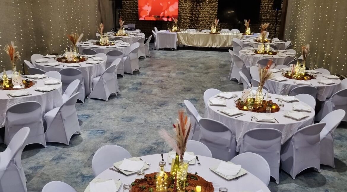 Salle réception 100 invités Drôme au Best Western Golf d'Albon : terrasse panoramique, parc 120ha, parking gratuit. À 45min de Lyon. Réservez au 04 75 03 03 90"