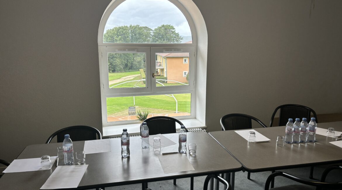 Découvrez comment le Domaine Golf d'Albon transforme vos sessions de coaching en expériences inoubliables grâce à ses 4 salles de formation dans un cadre naturel exceptionnel.