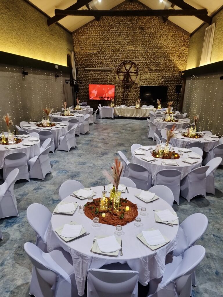 Location salle réception Noël 100 personnes, Soirée d'entreprise Nouvel An, Privatisation lieu événementiel petite jauge, Salle séminaire fin d'année 80 invités, Lieu atypique fête décembre, Salle avec traiteur inclus Noël [Ville], Dîner de gala corporate 90 personnes, Devis location salle 100 personnes, Espace festif privé Saint-Sylvestre, Location salle chic capacité 100