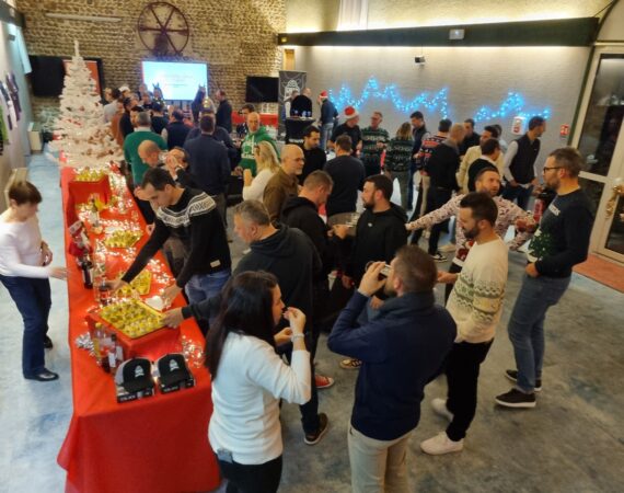 Lieu atypique fête fin d'année 80 à 100 personnes : Domaine Golf d'Albon, 120 hectares, salle 145 m², Lyon 45min. Réservation : 04 75 03 03 90