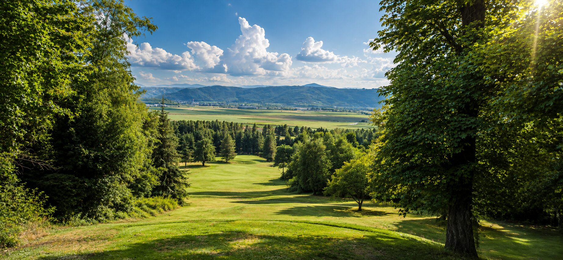 Vue depuis le départ du trou numéro 2 du Domaine Golf d'Albon